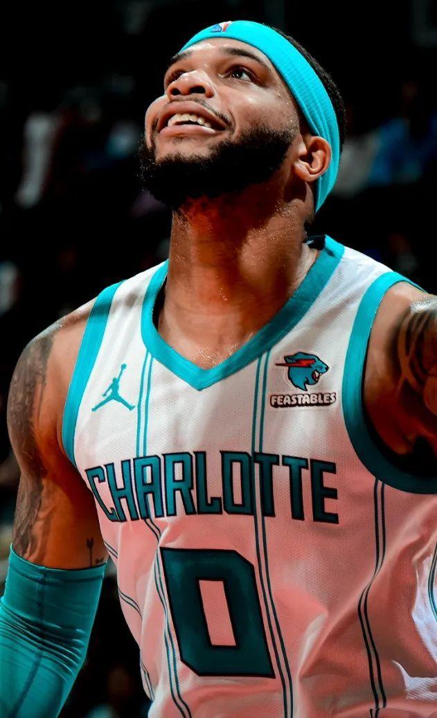 关于爵士狂砍关键时刻神级表现分，黄蜂迎来新赛季高光！的信息