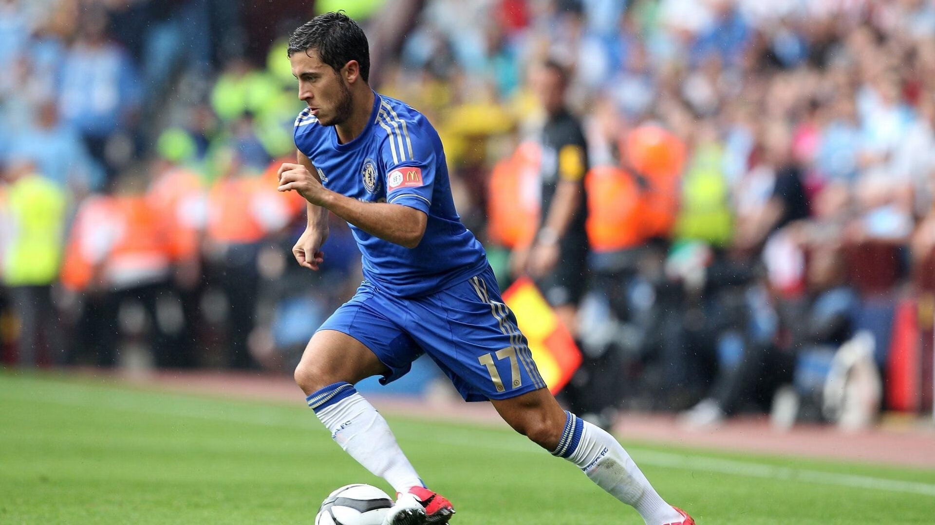 萨拉赫重要时刻战术调整，塞尔维亚队带队取胜！全场沸腾不已