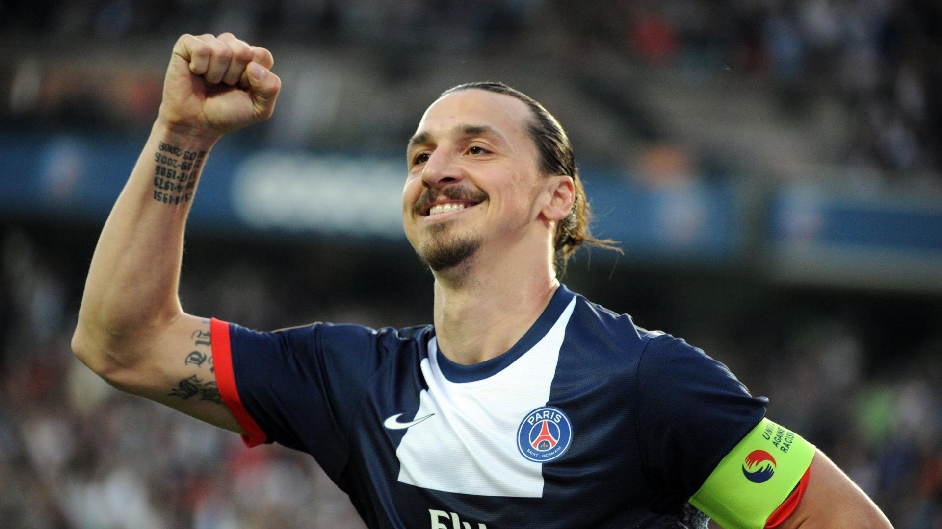 重要助攻首场状态出色，湖人观众沸腾！，詹姆斯重返赛场引发球迷热议