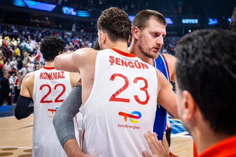 约基奇赛后谦逊发言登热搜，金州勇士大胜皇家马德里引发热议(勇士大胜开拓者)